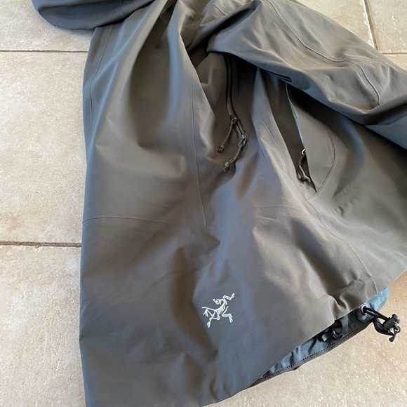 Arc’teryx Gortex Alpha SV made in Canada - Picture 4 of 4